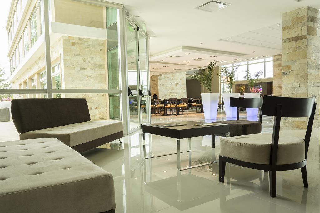 Howard Johnson Neuquen Bagian luar foto