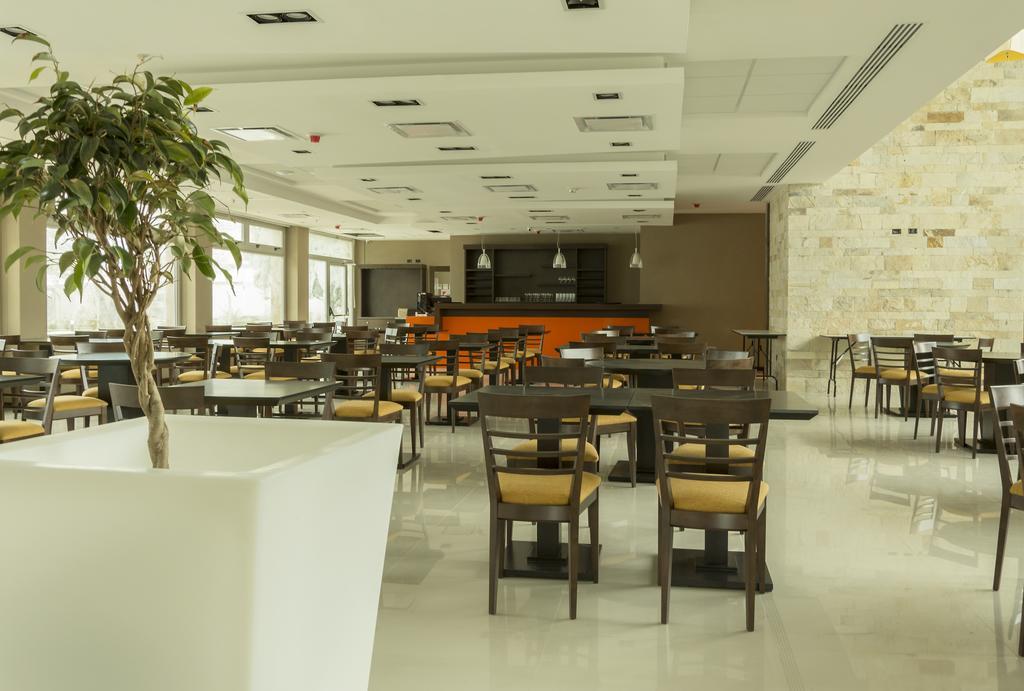 Howard Johnson Neuquen Bagian luar foto