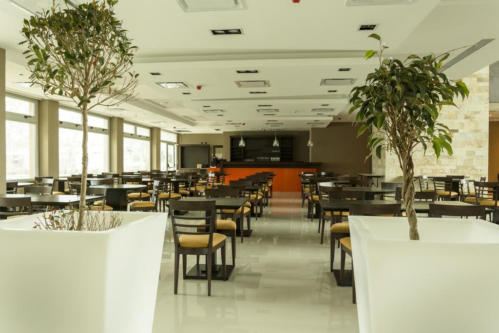 Howard Johnson Neuquen Bagian luar foto