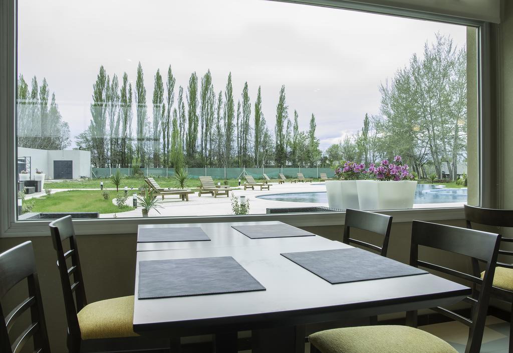 Howard Johnson Neuquen Bagian luar foto