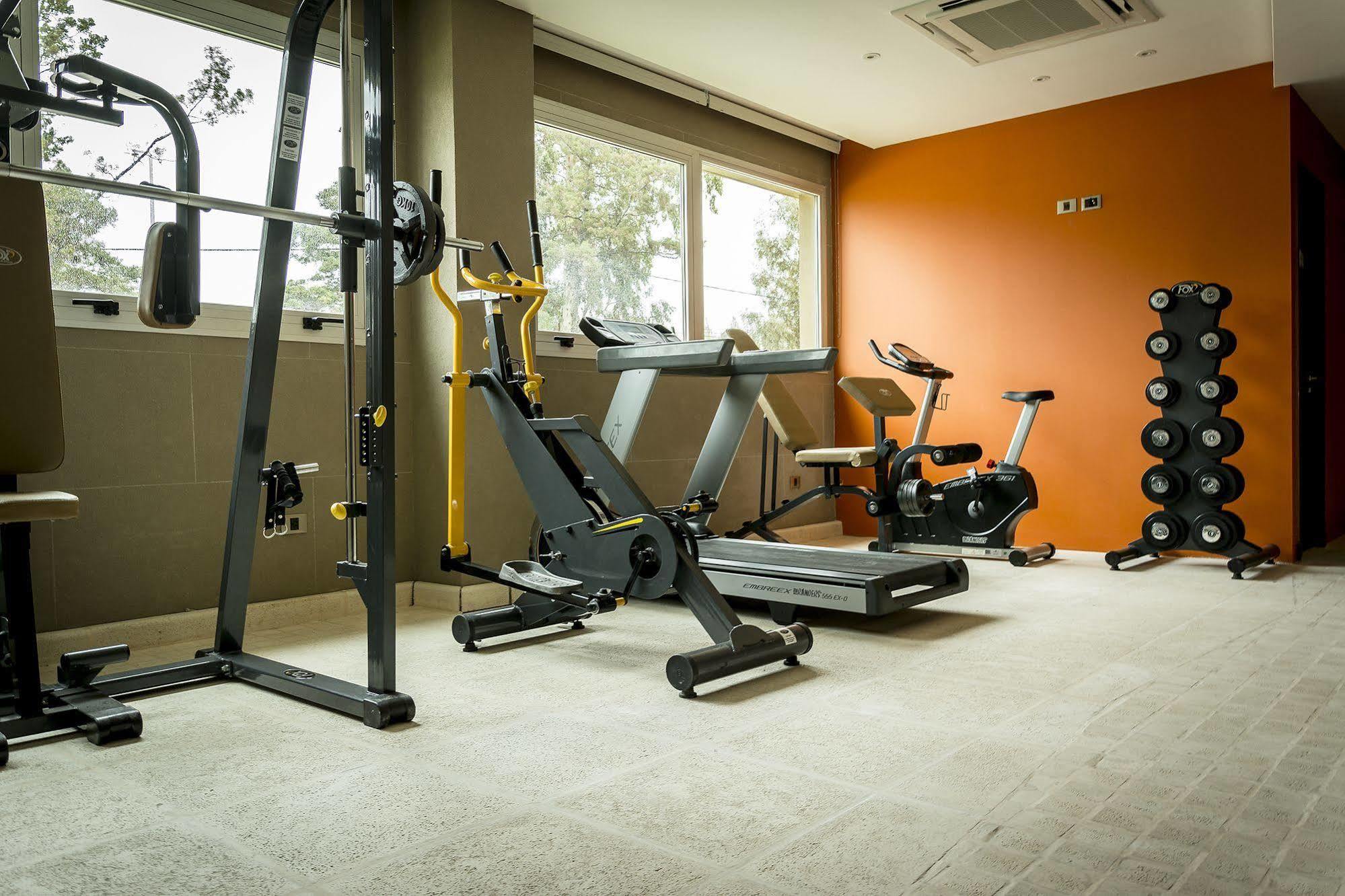 Howard Johnson Neuquen Bagian luar foto