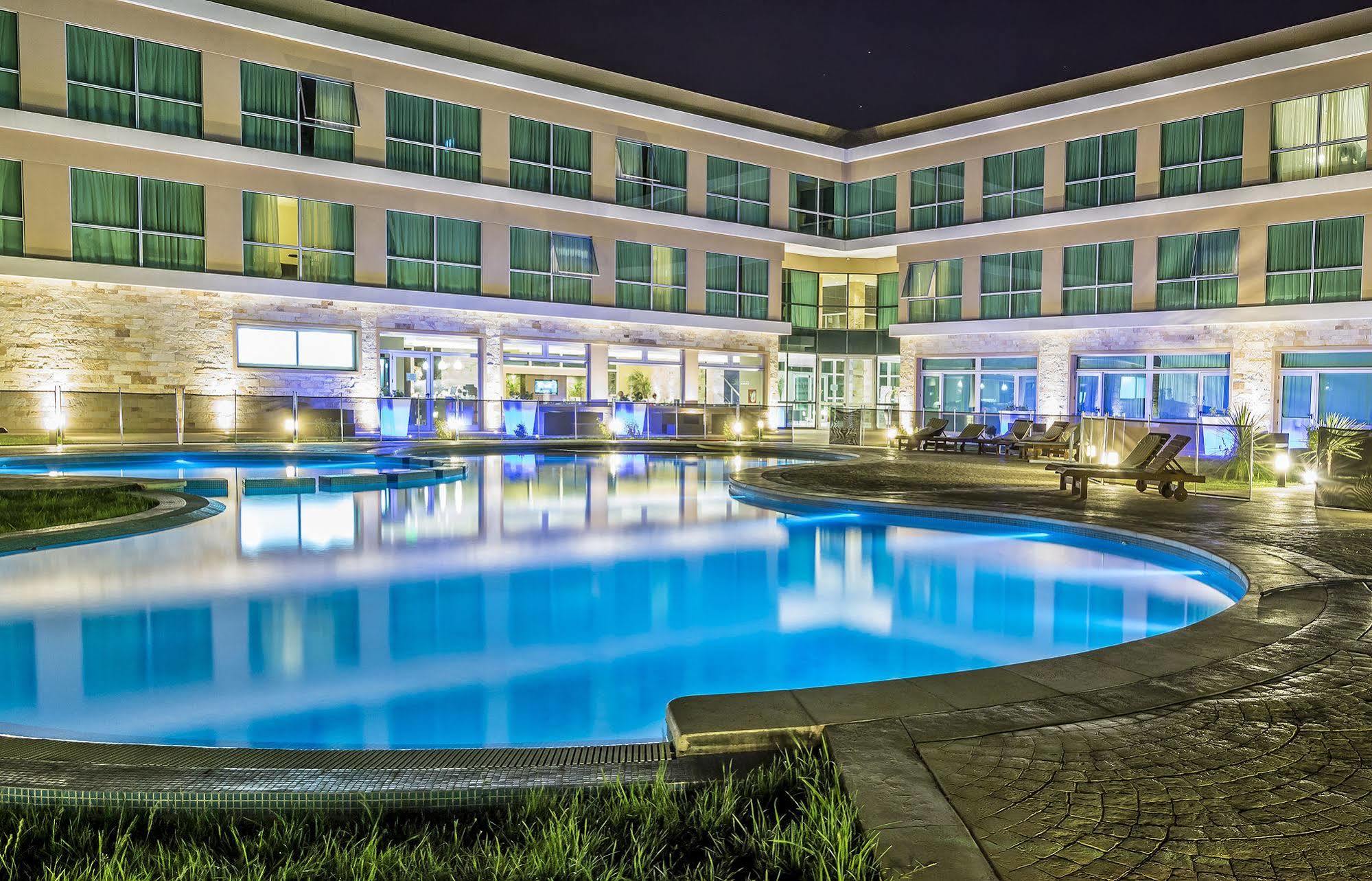 Howard Johnson Neuquen Bagian luar foto